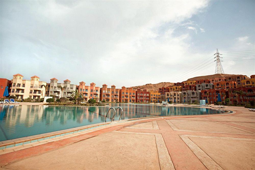 Porto Sokhna Pyramids Apartments Powered By Amer-Group Family Only Ain Sukhna Ngoại thất bức ảnh